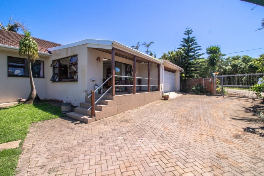 4 Bedroom Property for Sale in Sunrise On Sea Eastern Cape